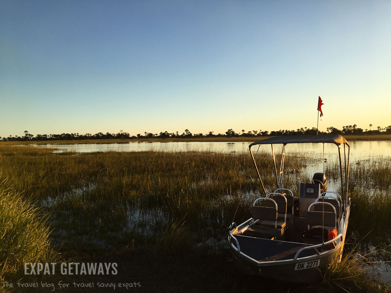 At Gunns Camp you mostly explore the Okavango Delta by safari boat. The best game viewing is at sunrise and sunset. Expat Getaways 2 Weeks Southern Africa, Botswana. 